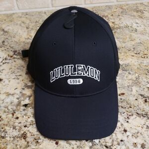 Lululemon Classic Unisex Structured Ball Cap 1998 in the Colors Black and Bone